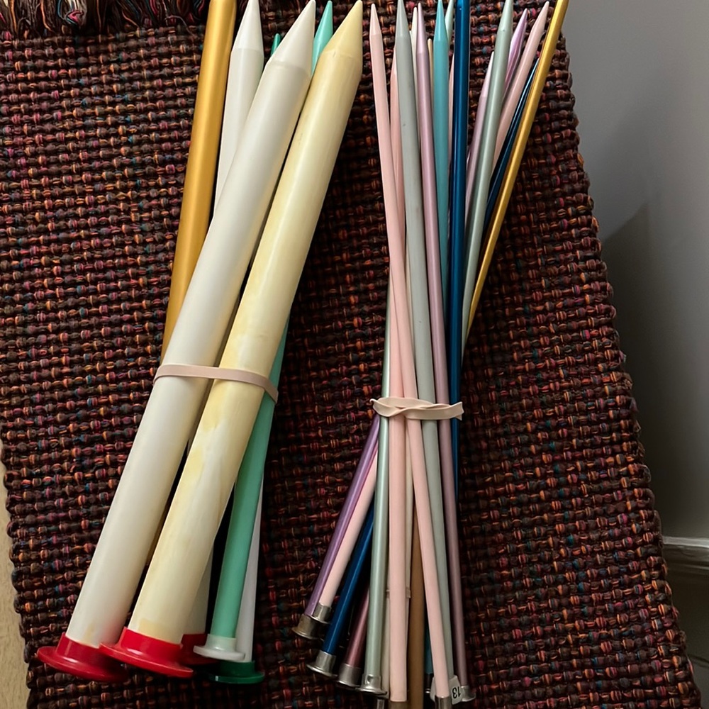 Lot of misc sizes metal Knitting Needles and some large plastic knitting needles